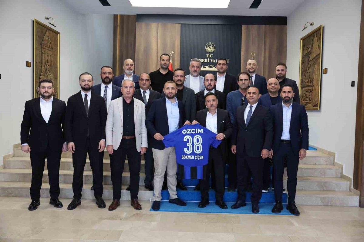 Erciyes 38 FK Yönetimi Vali Çiçek'i Ziyaret Etti