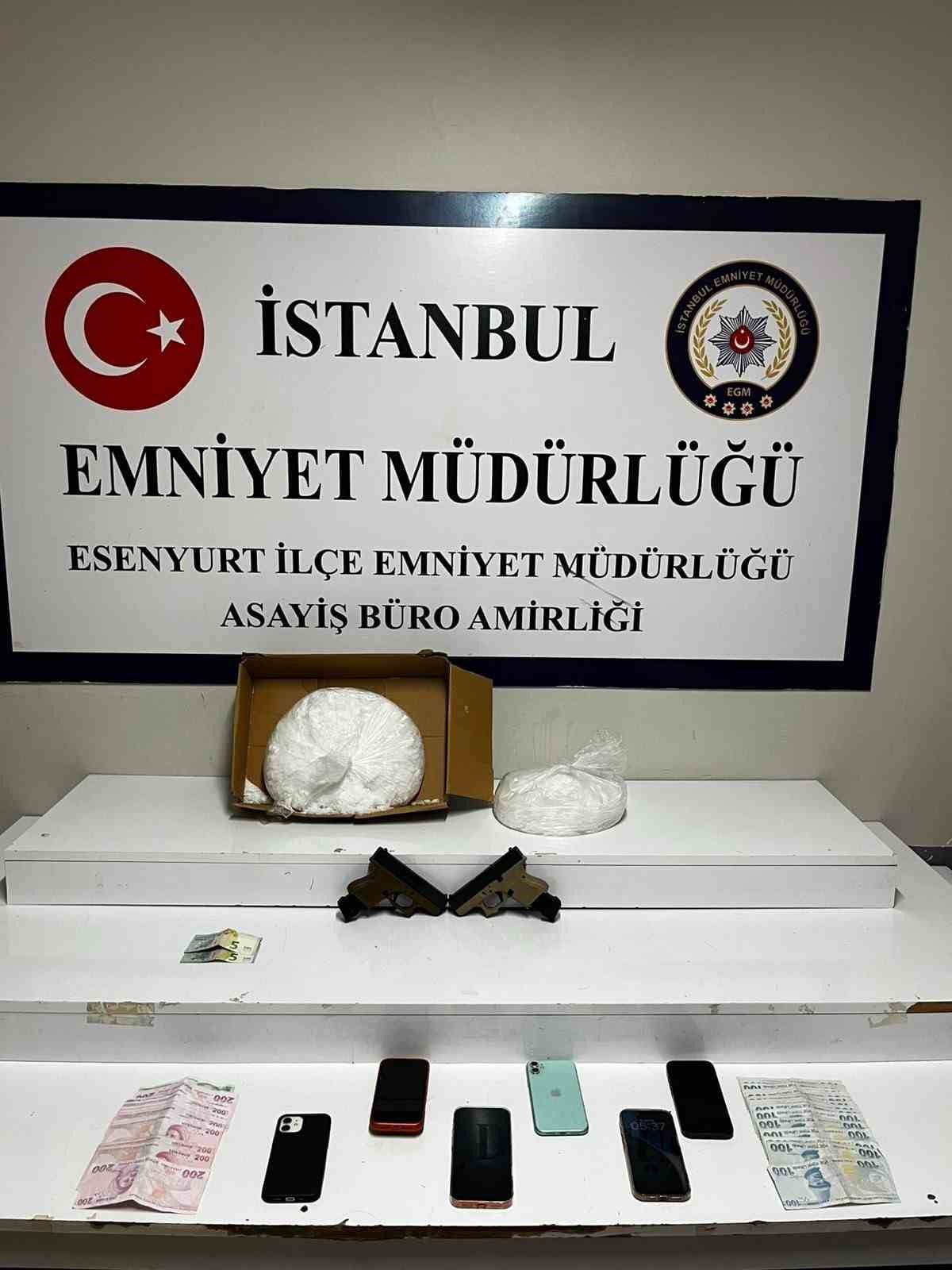 Esenyurt'ta Uyuşturucu Operasyonu: 4 Gözaltı, 5 Kg Madde