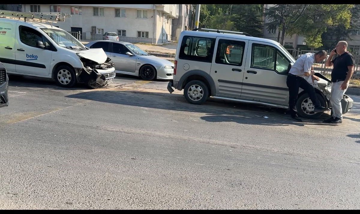 Eskişehir'de Zincirleme Trafik Kazası: 2 Yaralı