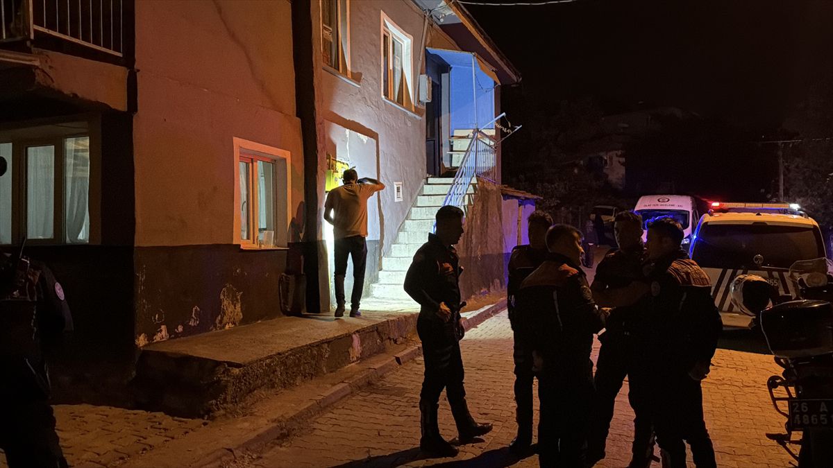Eskişehir'de komşular arasında çıkan silahlı kavgada 3 kişi yaralandı