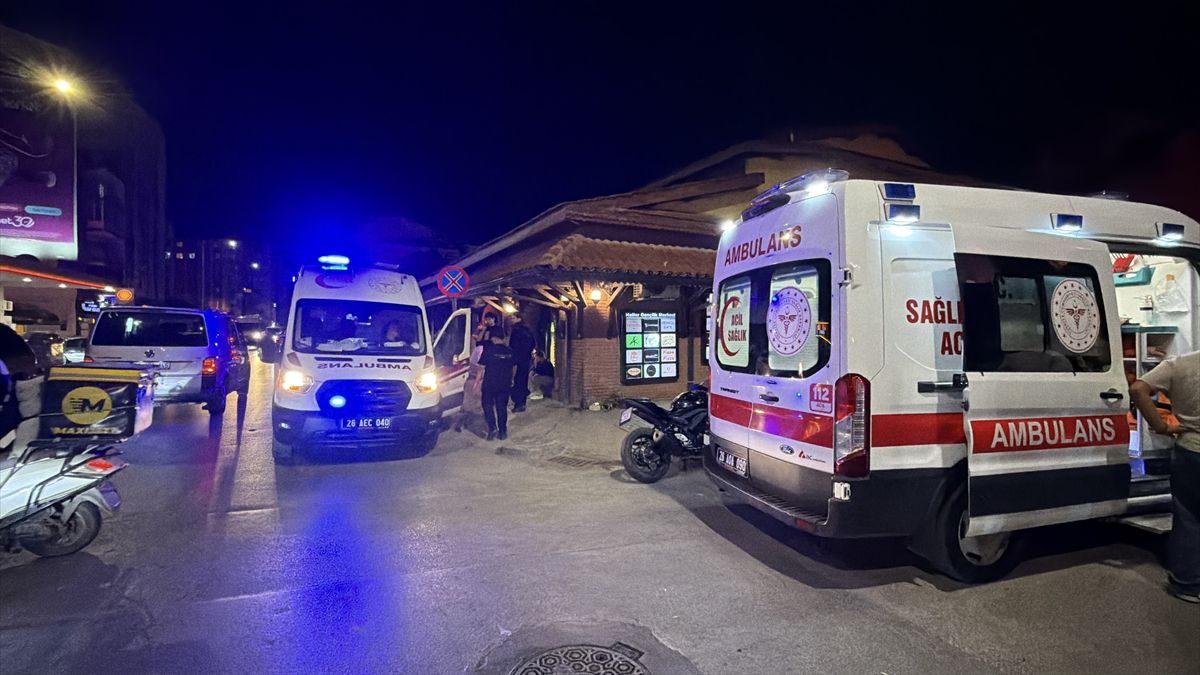 Eskişehir'de otomobil ile motosikletin çarpıştığı kazada 2 kişi yaralandı