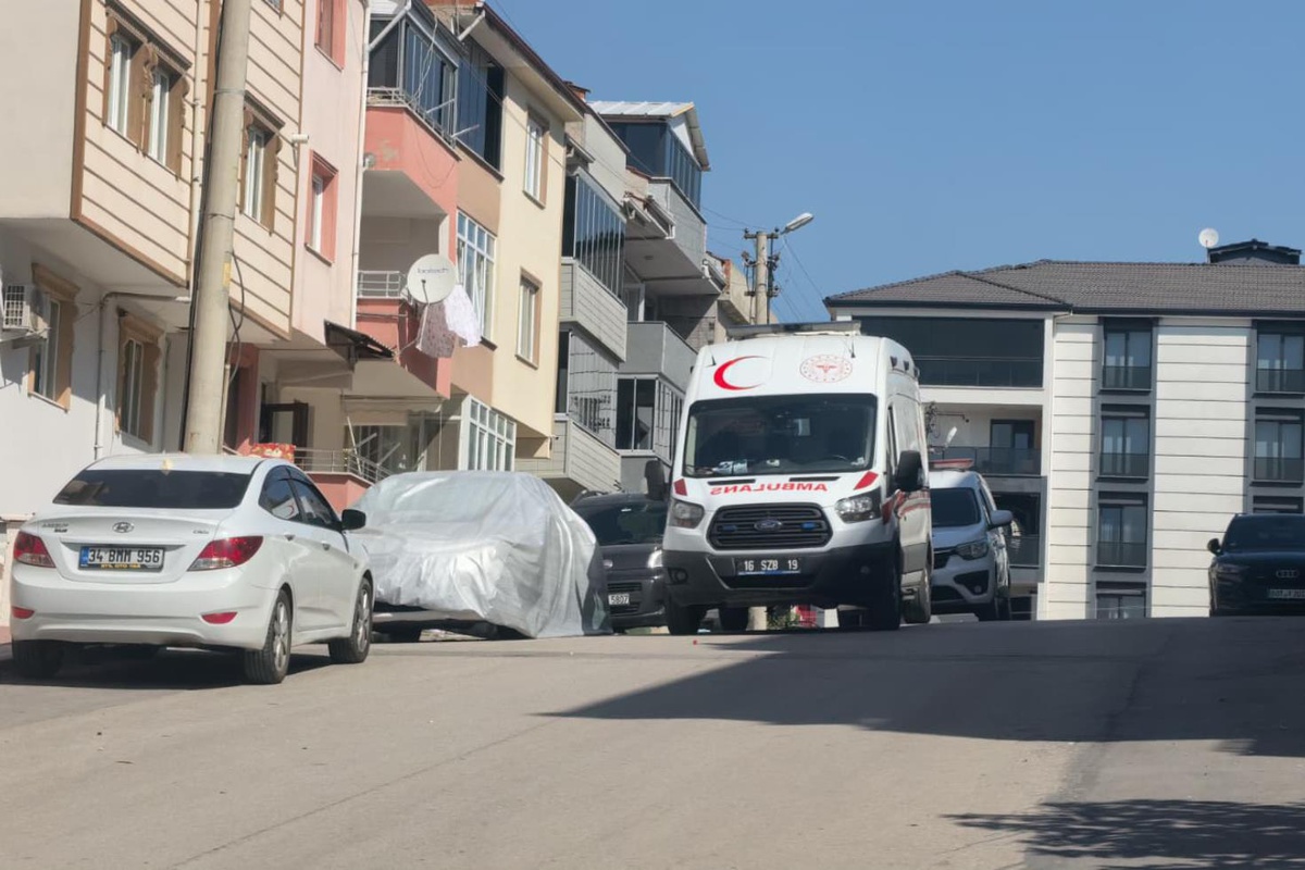 Sabah uyandığında eşini, yüzü kanlar içinde yerde buldu