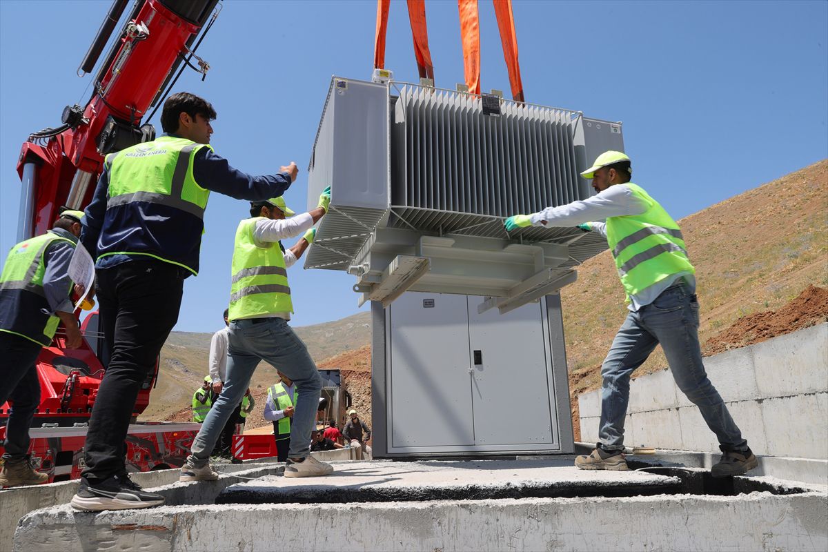 Hakkari'de 150 Dönümlük Dev Güneş Enerjisi Santrali Kuruluyor