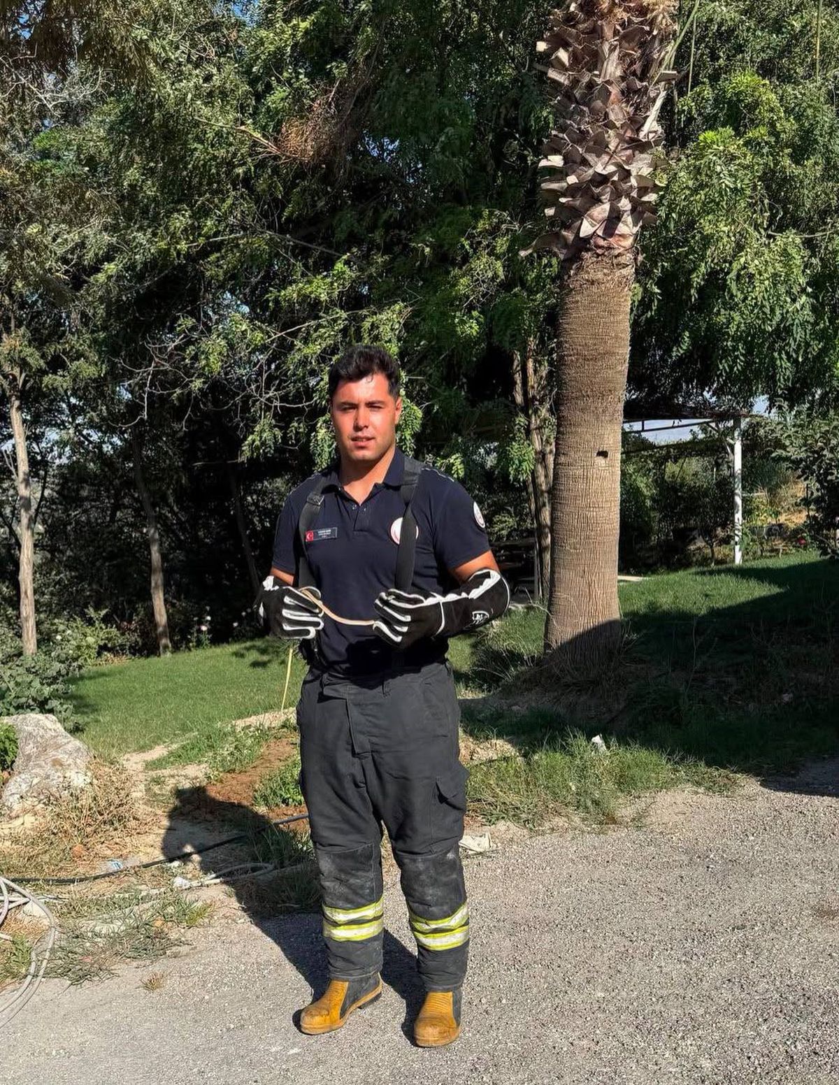 Hatay’da yerleşim alanlarına giren yılanları itfaiye yakaladı