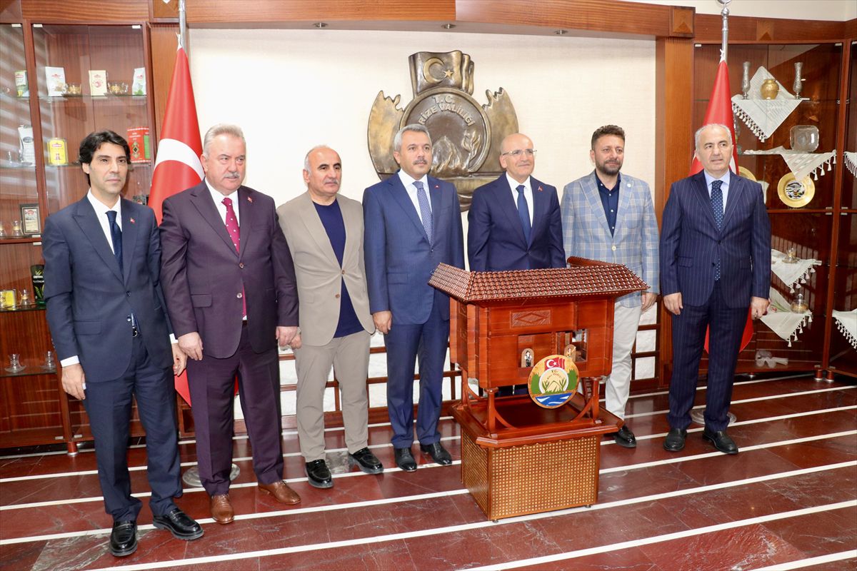 Bakan Şimşek Rize'de Temaslarda Bulundu