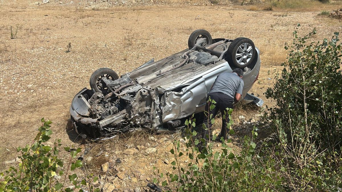 Tavşanlı'da kamyonla çarpışan otomobil takla attı: 4 yaralı