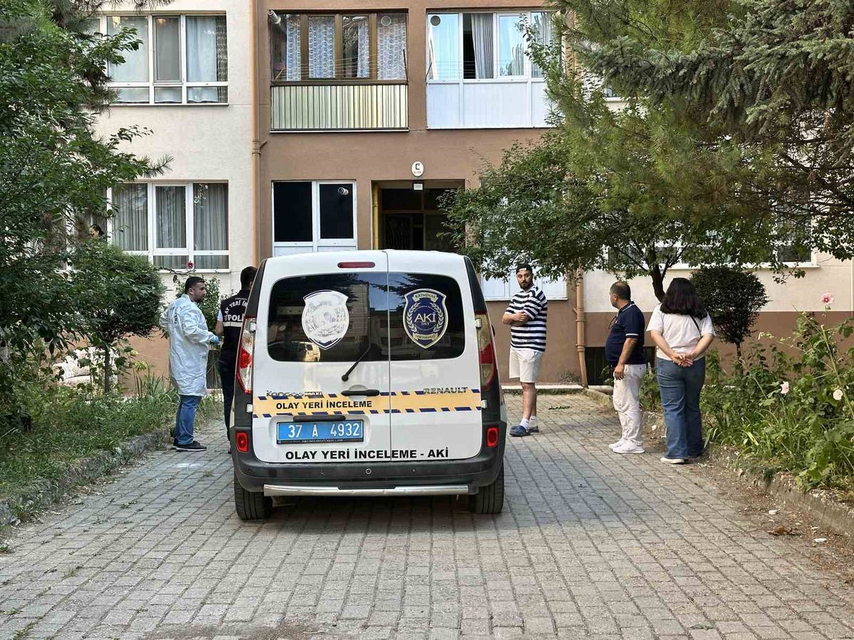 Kastamonu'da 4 Yaşındaki Çocuk 5. Kattan Düşerek Ağır Yaralandı