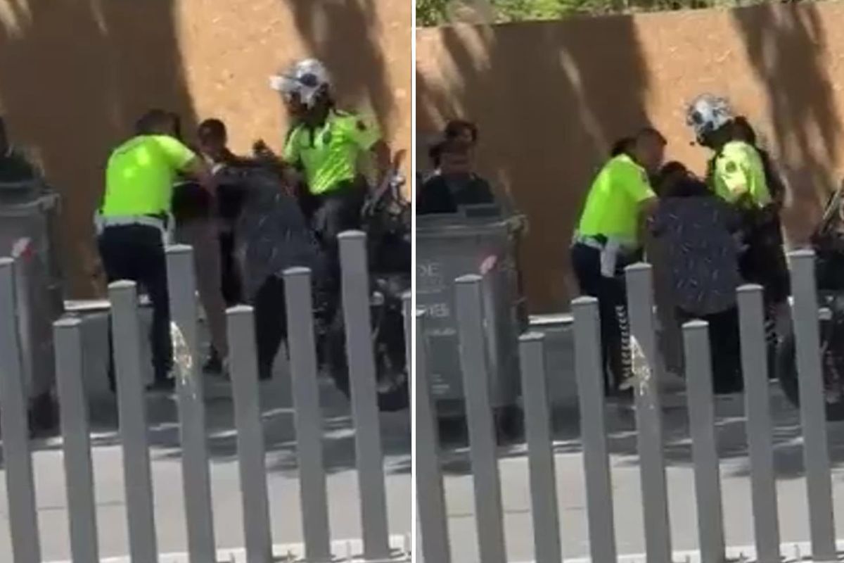Saç saça, baş başa girdiler: Kadınların kaldırım kavgası kamerada