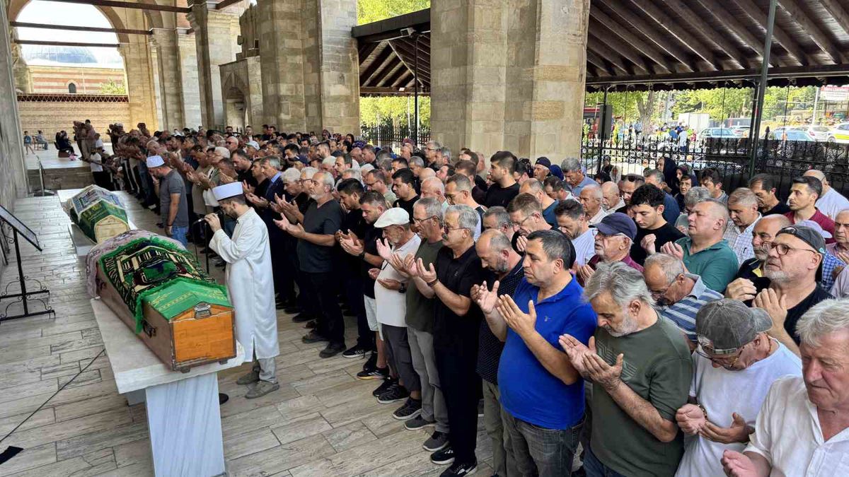 Edirne'de traktör kazası: Karı koca toprağa verildi