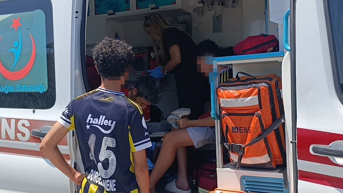 Manavgat'ta Yoldaki Çukur Motosiklet Kazasına Neden Oldu: 2 Yaralı
