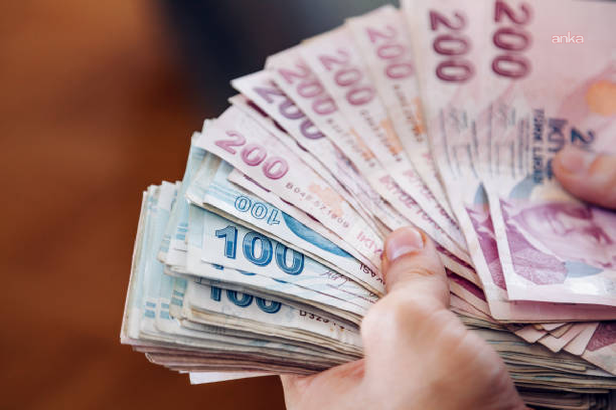 Enflasyon Maaş ve Ücretleri Eritiyor: Emekli ve Asgari Ücretli İlk Ayda Kayıp Verdi