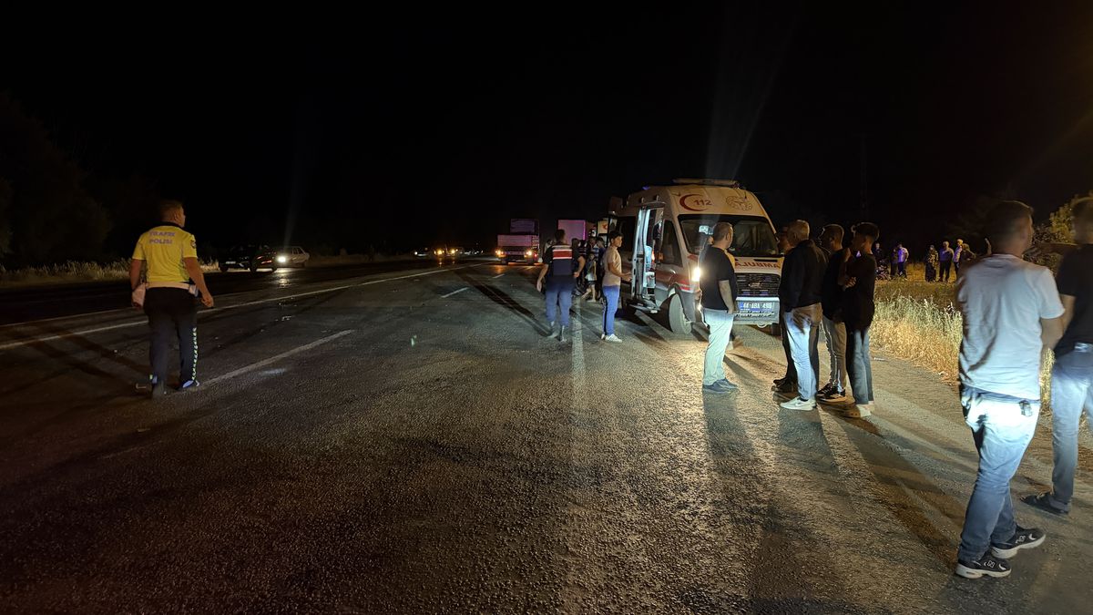 Malatya'da 3 araç zincirleme kazaya karıştı; 7 yaralı
