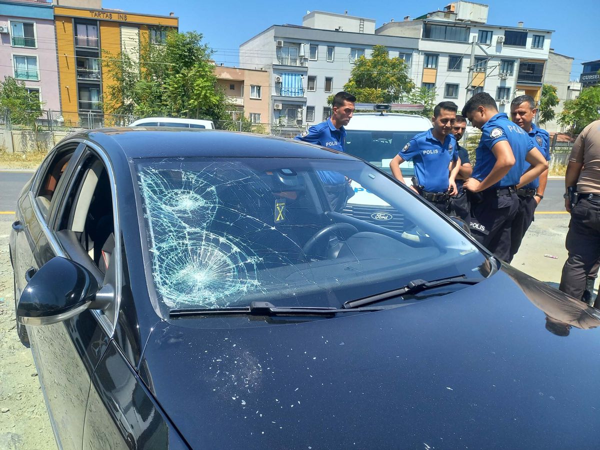 Trafikte yol verme kavgası kanlı bitti: 5 bıçak darbesiyle ağır yaralandı