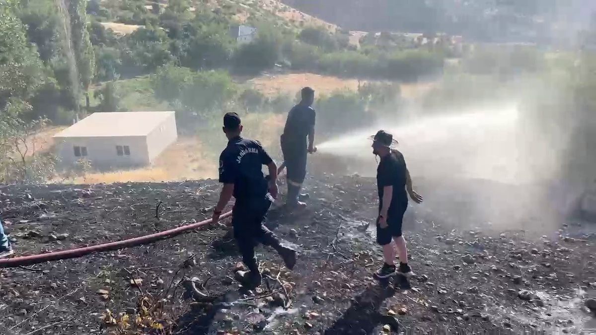 Adıyaman Sincik'te Örtü Yangını Söndürüldü