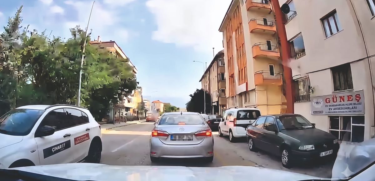 Yola Çöp Atan Sürücüye Araç İçi Kamerasından Ceza