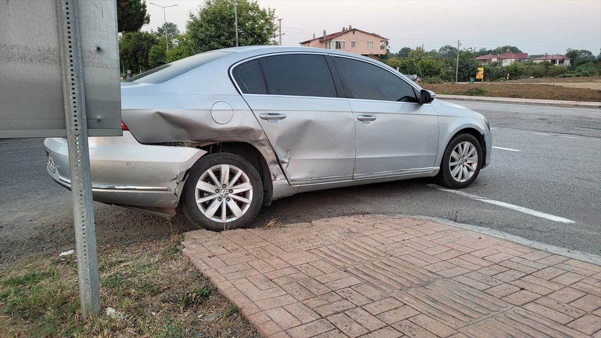Çarşamba'da Taksi-Otomobil Çarpıştı: 2 Yaralı