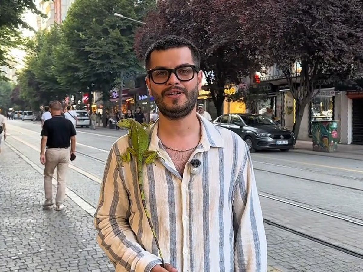 Eskişehir'de İguanayla Sokak Yürüyüşü Şaşırttı