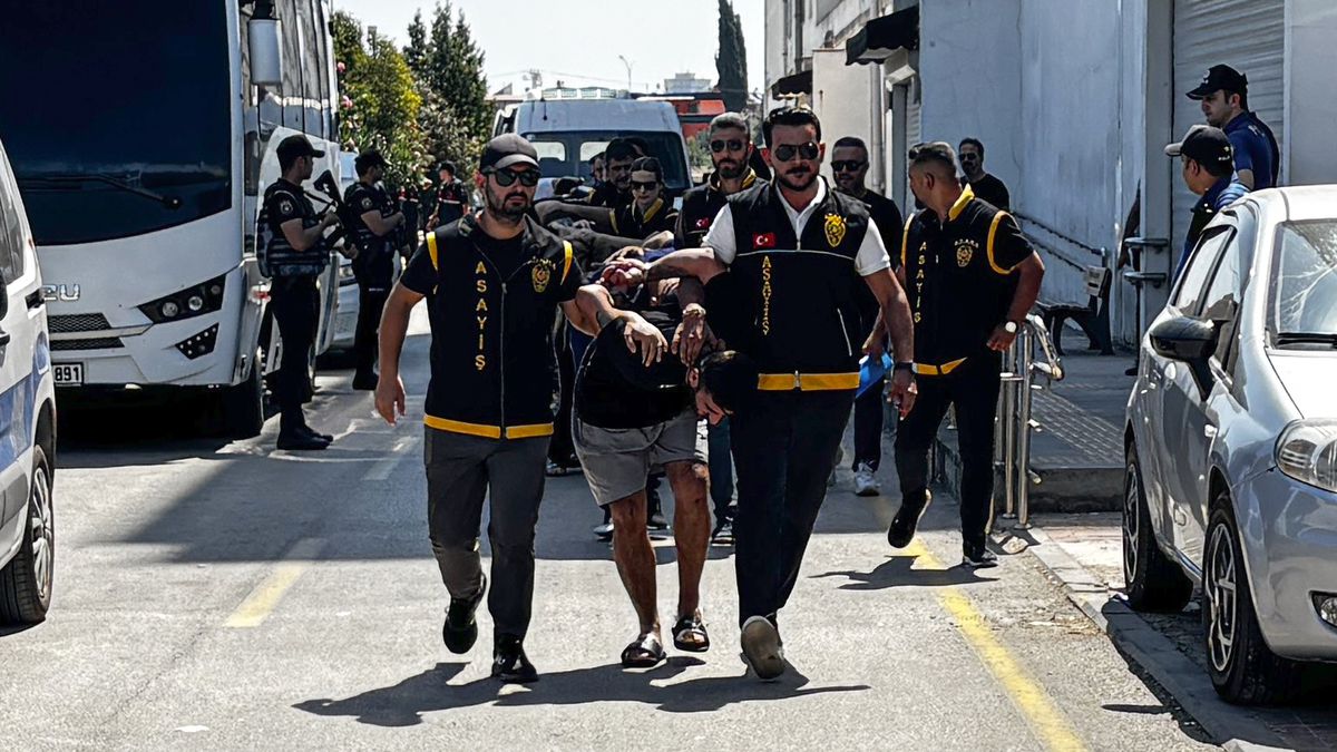 Adana'da Sokak Ortasında Öldürülen Reyhan Acar'ın Cinayetinde 13 Tutuklama