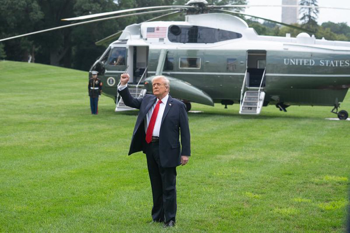 Trump, İran'la müzakerelerin bugün yeniden başlayacağını açıkladı
