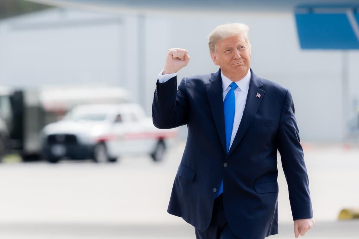 Trump'tan olay paylaşım: Sahte Newsweek kapağında zafer pozu verdi