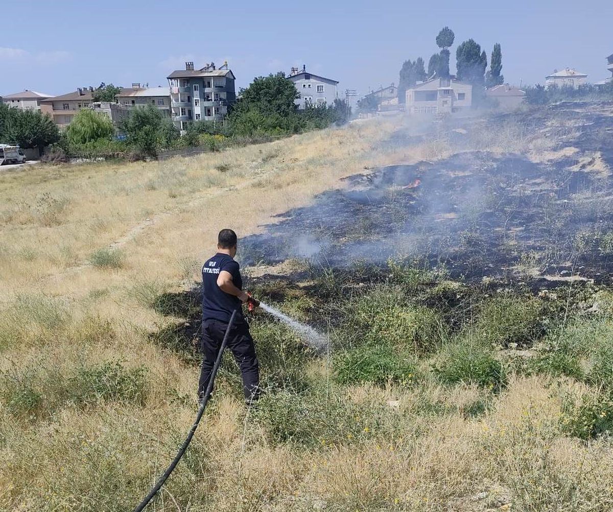 Van'da anız yangını kontrol altına alındı