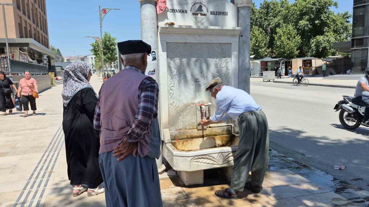 Adıyaman'da 40 derece sıcakta serinleme mücadelesi
