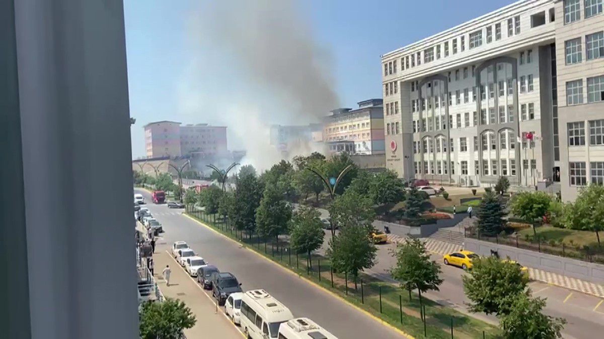 Gebze Adliyesi'nde Güneş Enerjisi Paneli Yangını