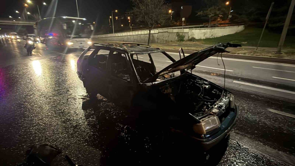 Eskişehir'de Otomobil Alev Aldı: Sürücü Yaralandı