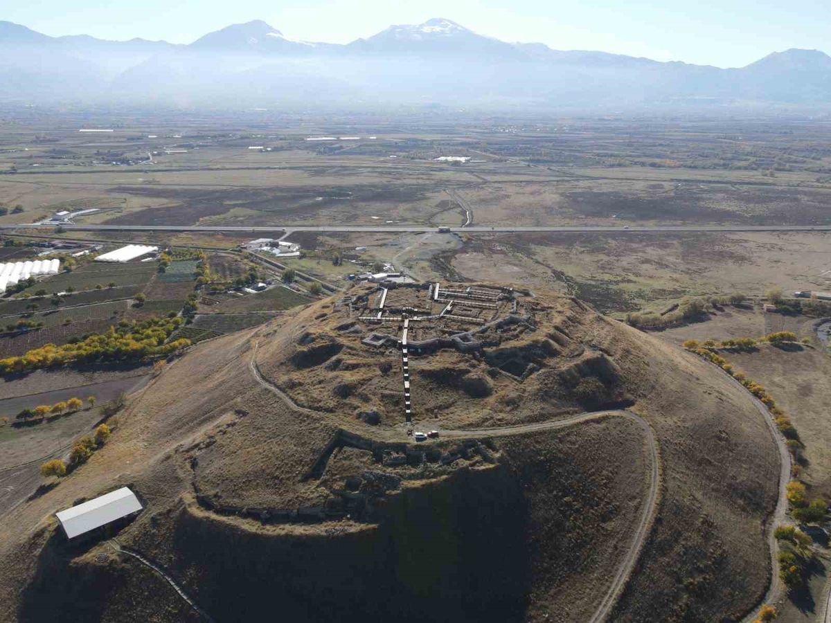 Altıntepe Kalesi'nin Tarihi Katmanları Drone ile Görüntülendi
