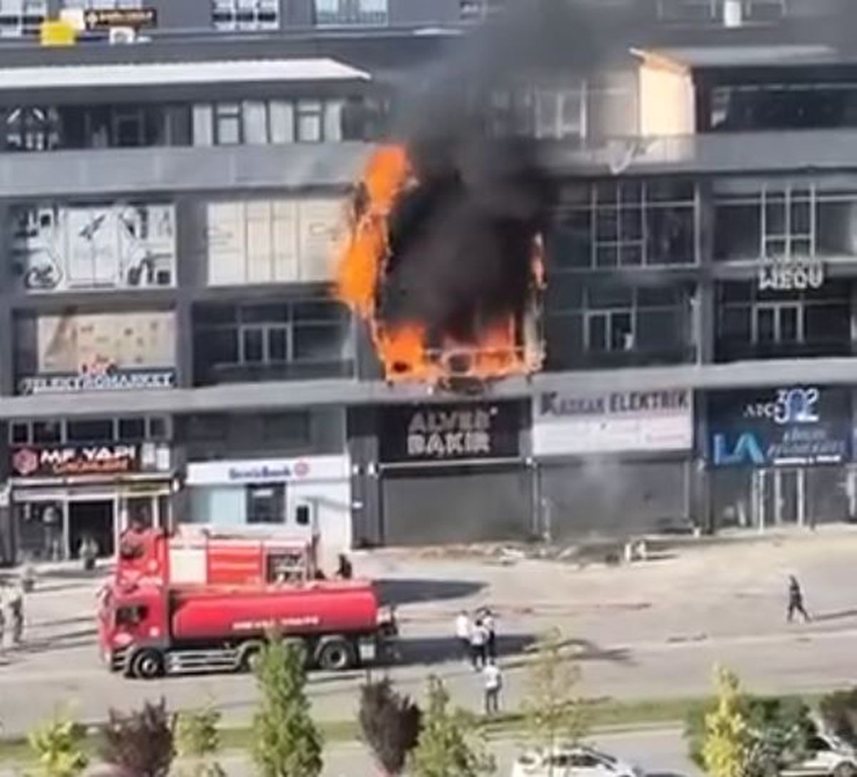 Yenimahalle'de Hırdavat Dükkanında Yangın
