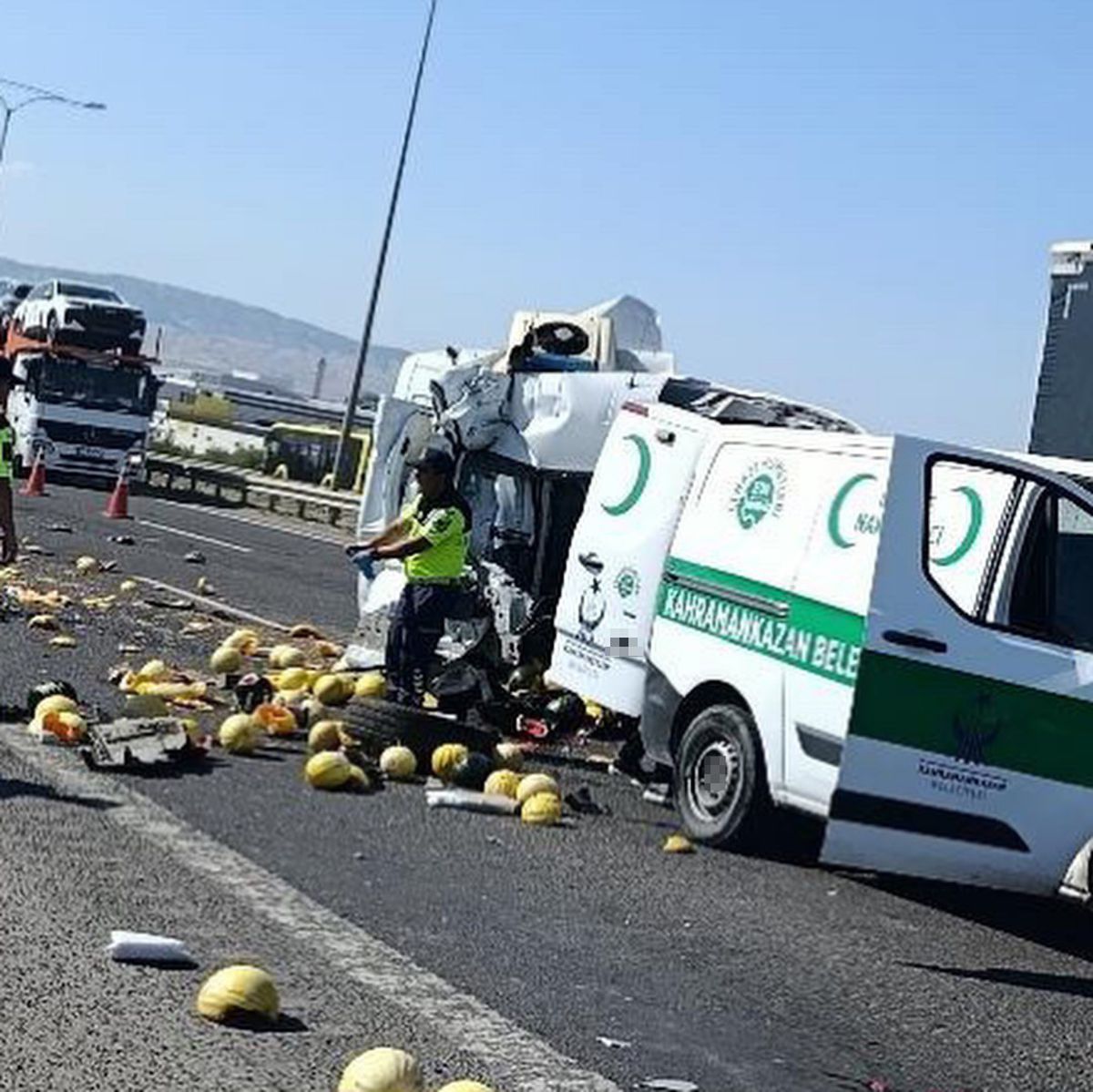 Kahramankazan'da zincirleme kamyonet kazası: 1 ölü, 2 yaralı