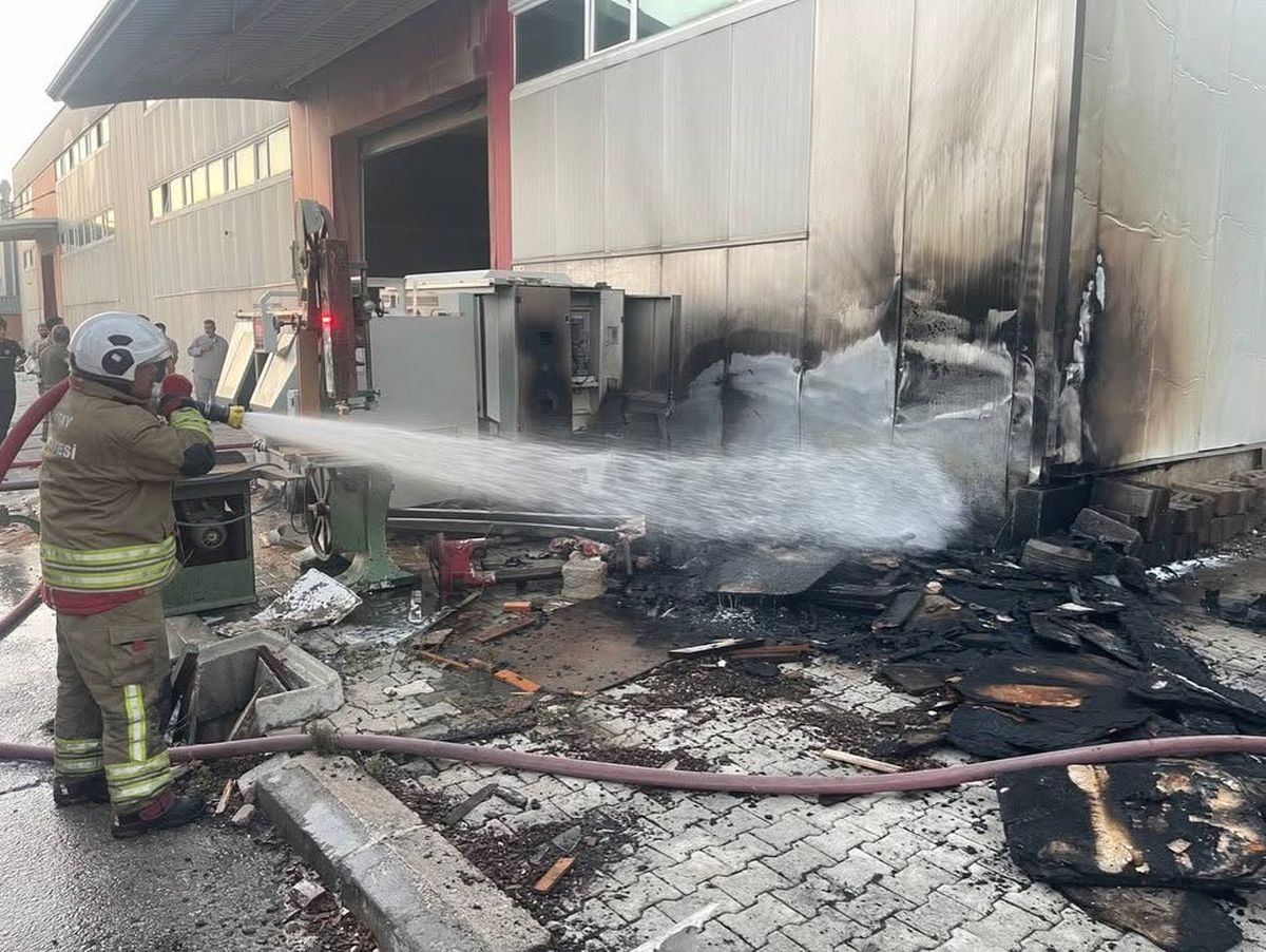 Hatay'da Mobilya Atölyesinde Yangın