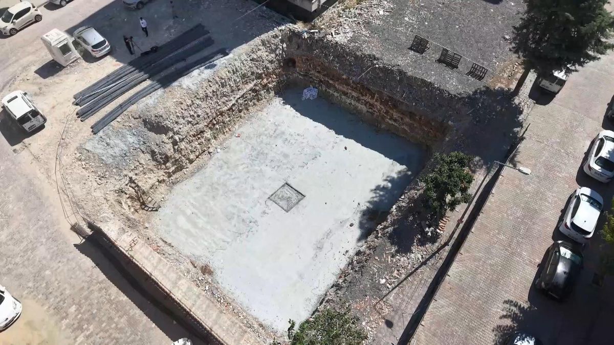 Bahçelievler'de kentsel dönüşüm kazısında tarihi bulgulara rastlandı; inşaat durduruldu