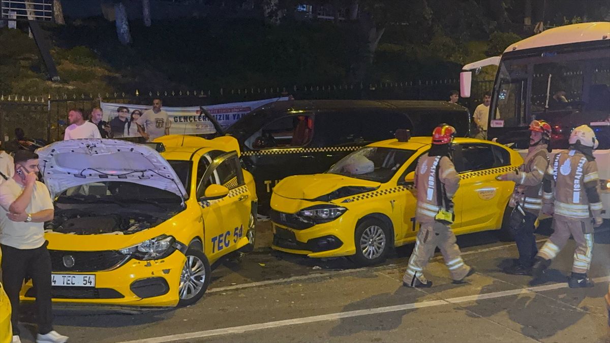Beyoğlu'nda Zincirleme Kaza: 5 Yaralı