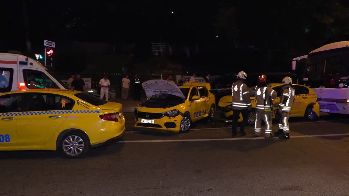 Beyoğlu'nda Zincirleme Trafik Kazası: 2 Yaralı