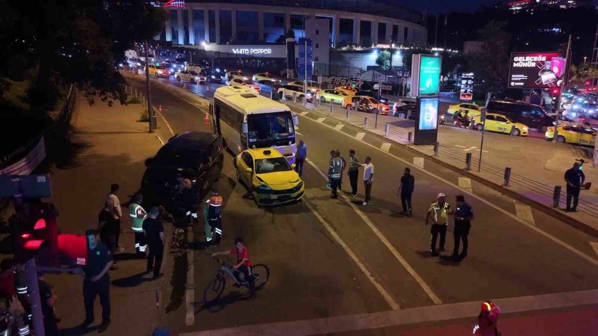 Beyoğlu'nda Zincirleme Kaza: 5 Yaralı