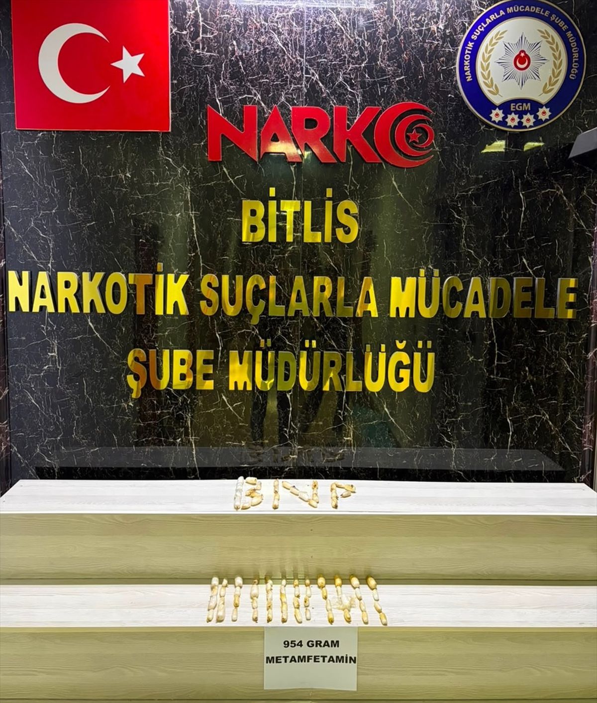 Bitlis'te 4 şüpheli midesinde uyuşturucuyla tutuklandı