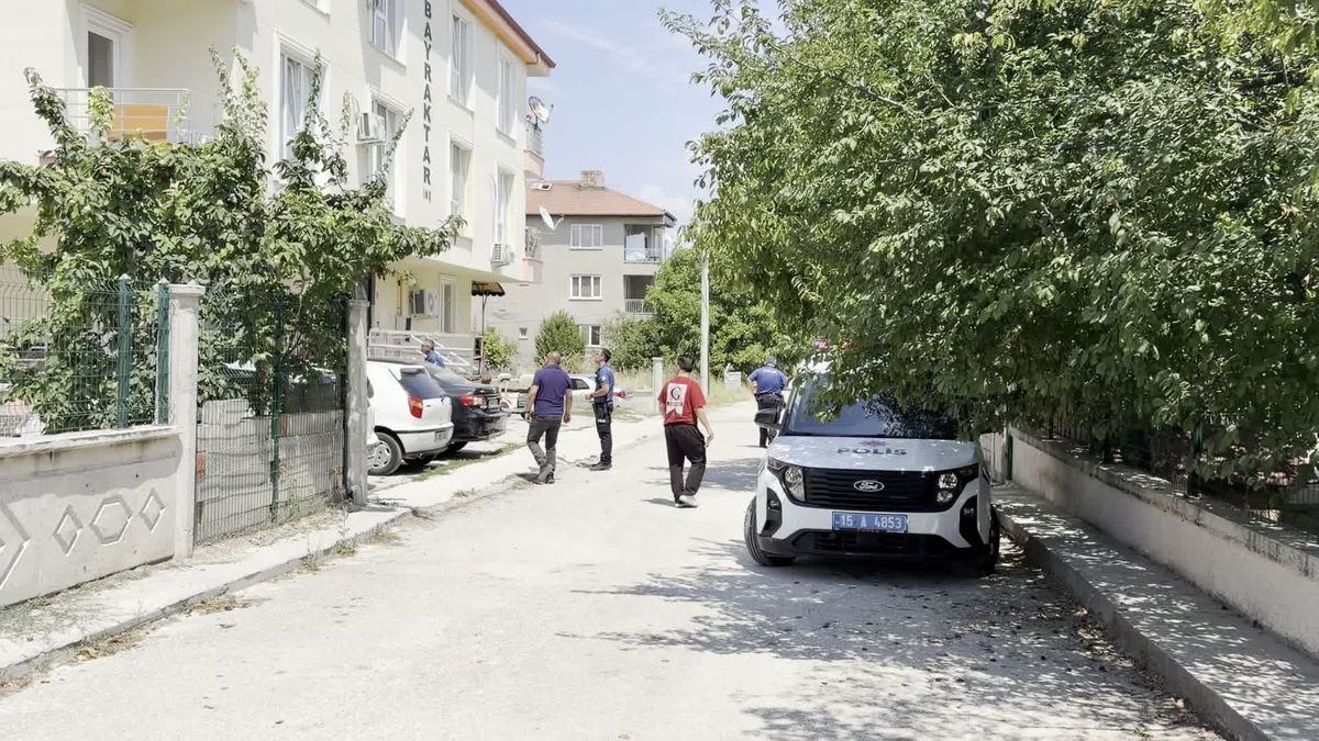 Burdur'da araç parkı kavgası kanlı bitti: Baba ve oğlu yaralandı, şüpheli gözaltında