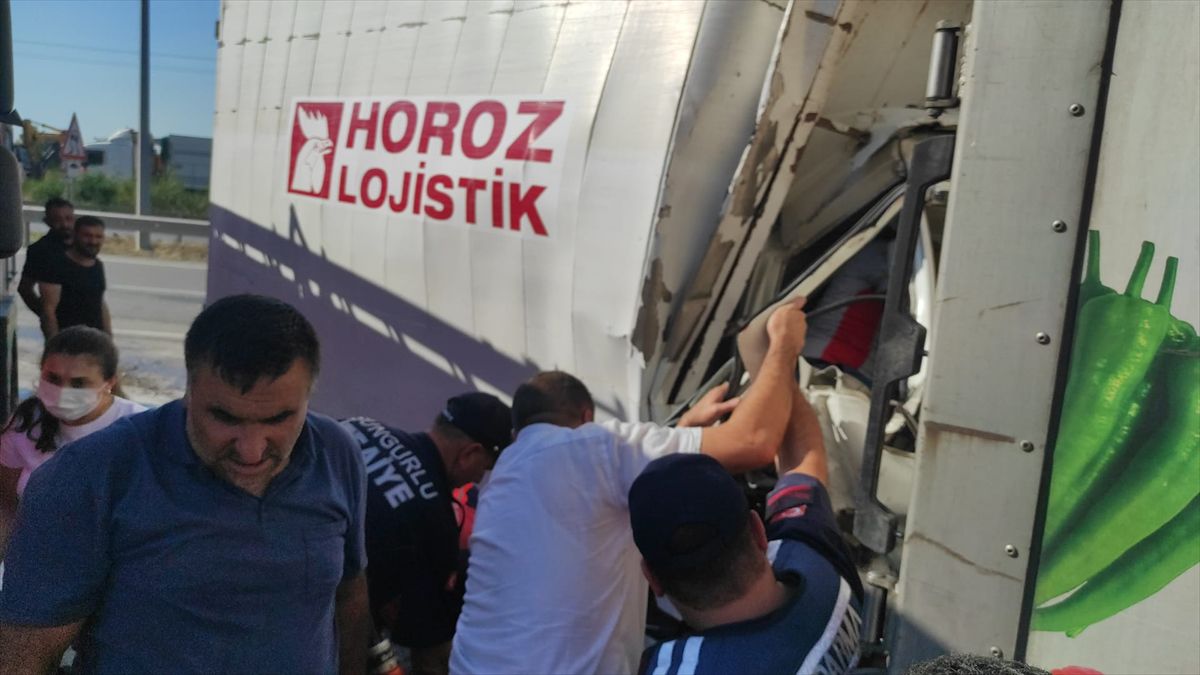 Sungurlu'da kamyon-tır çarpıştı: 1 ölü, 1 yaralı