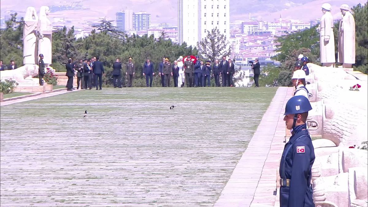 YAŞ üyeleri Anıtkabir'i ziyaret etti