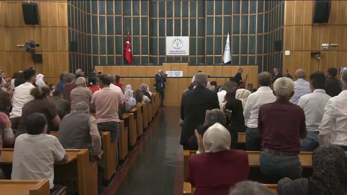 DEM Parti Grup Toplantısı... Bakırhan'dan Meclis'e 'çerçeve yasa' çağrısı: 'Barış İzleme Kurulu kurulsun, sonbaharda yol haritası çıkarılsın'
