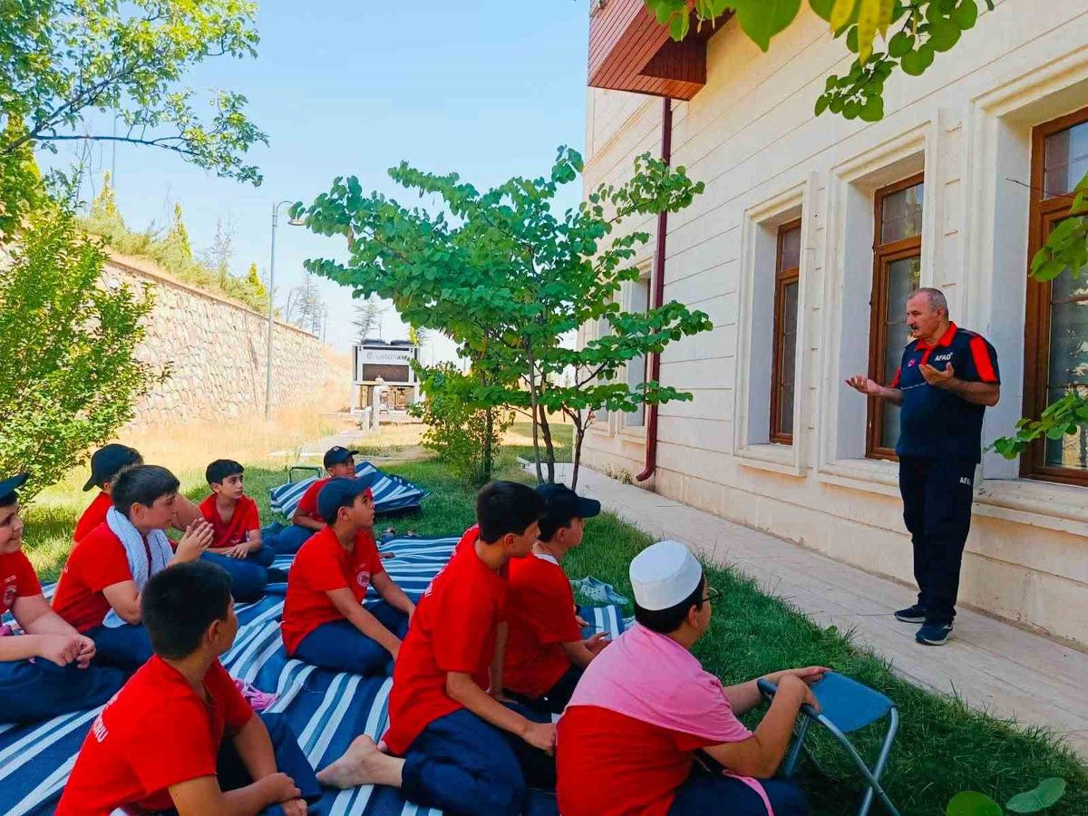 Elazığ'da İzcilere Afet Farkındalık Eğitimi Verildi