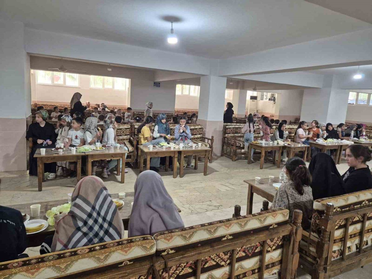 Elazığ'da Minik Öğrencilere Bereket Sofrasında Paylaşma ve Şükür Dersi