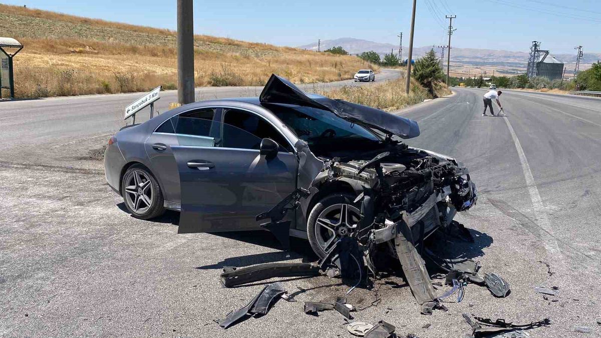 Elazığ'da Trafik Kazası: 6 Yaralı