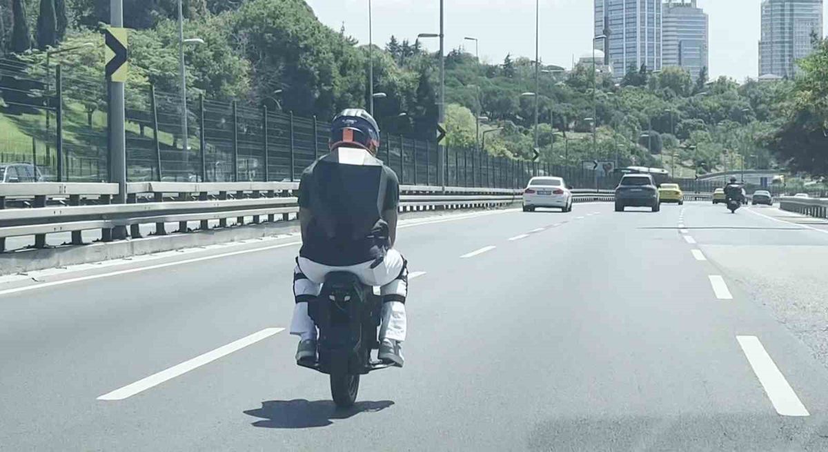 Üsküdar'da Skuter Sürücüsünün Tehlikeli Yolculuğu