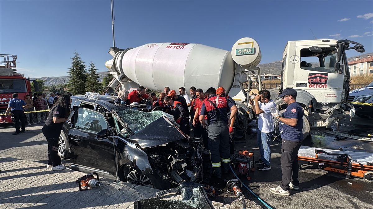 Erzincan'da Feci Kaza: 2'si Ağır 3 Yaralı