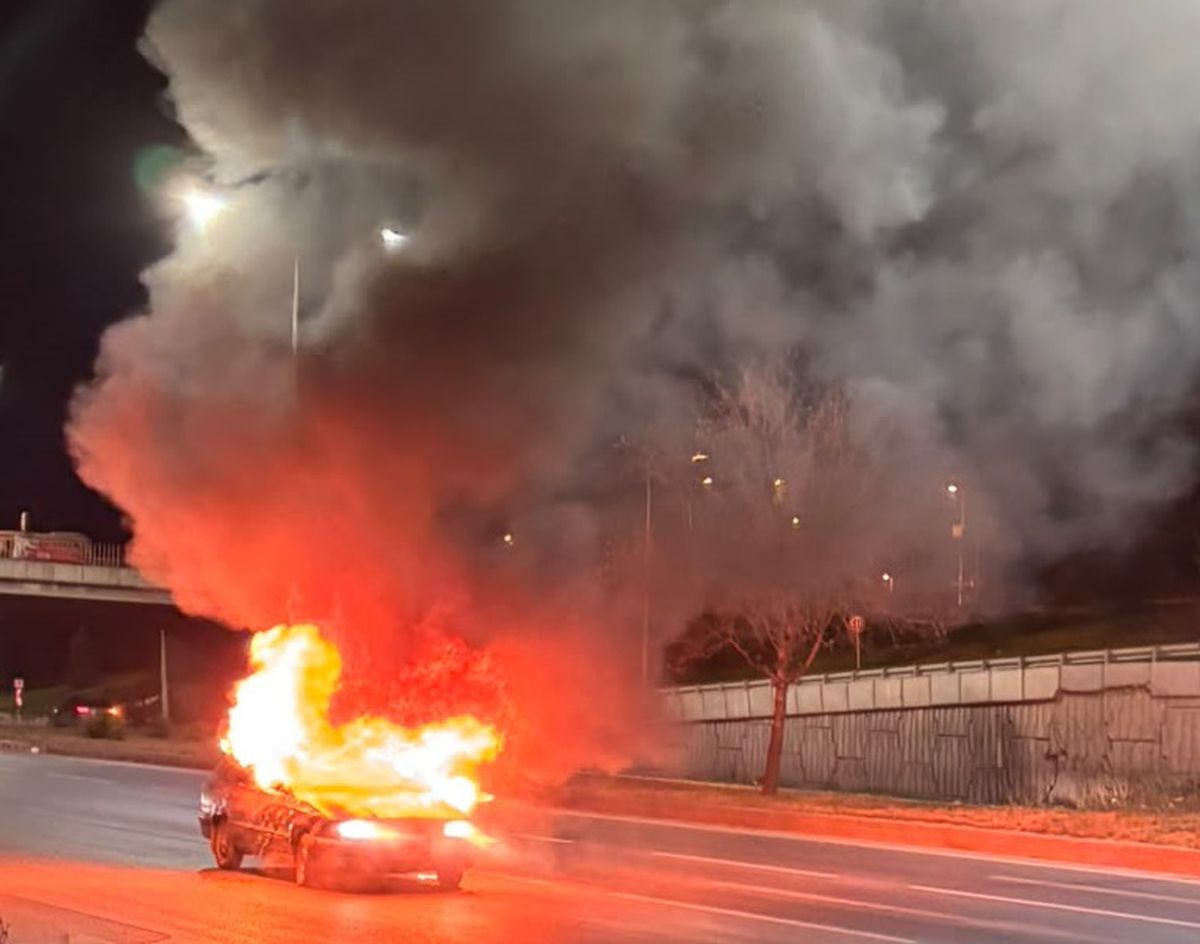Eskişehir'de Otomobilde Yangın: Sürücü Yaralandı