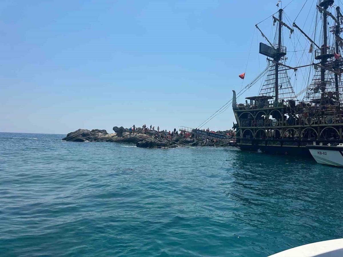 Fethiye'de Gezi Teknesi Su Aldı: 100 Yolcu Tahliye Edildi
