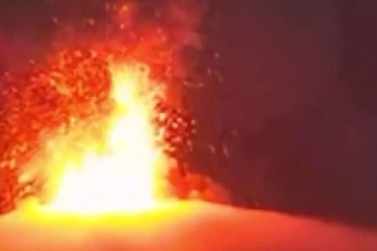 Fuego Yanardağı'nda patlama: Turuncu alarm