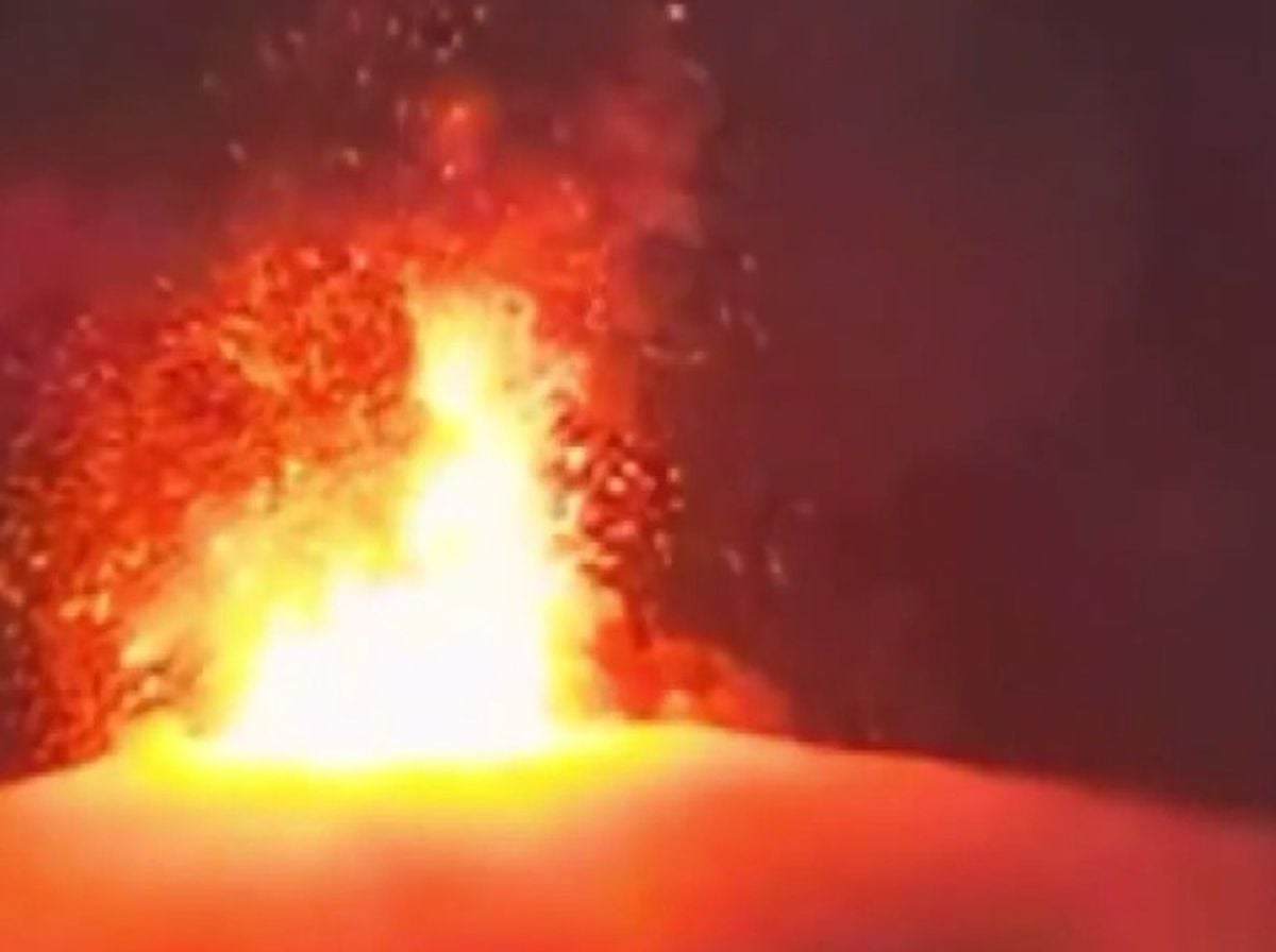 Fuego Yanardağı 8 sene sonra tekrar hareketlendi, bölgede 250 kişi tahliye edildi